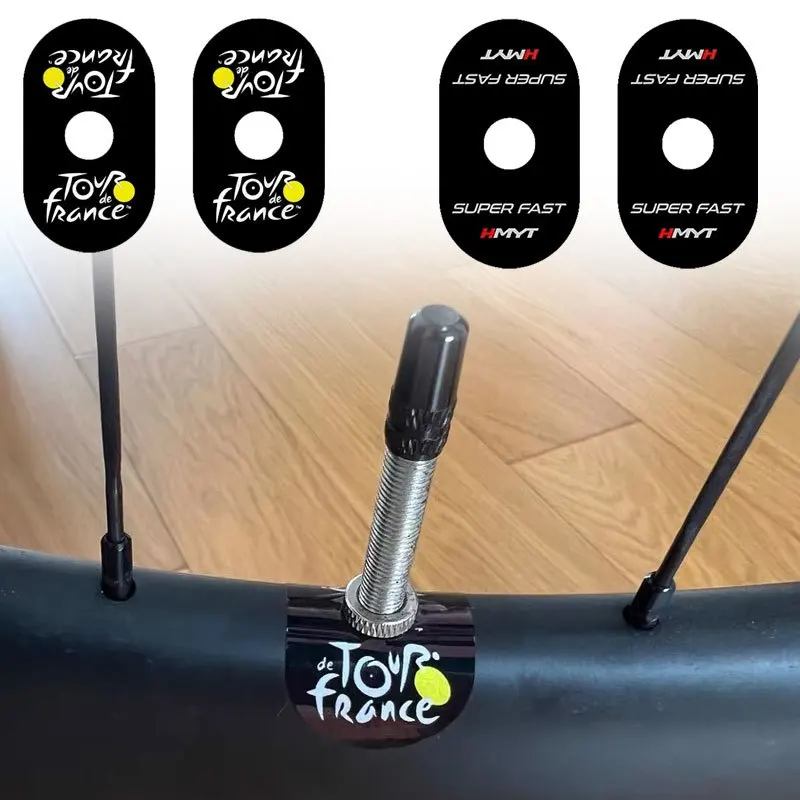 قطعتان من ملصق تزيين فم عجلة الدراجة PET، ملصق صمام هواء مقاوم للماء، مناسب للدراجات الجبلية والطرق السريعة