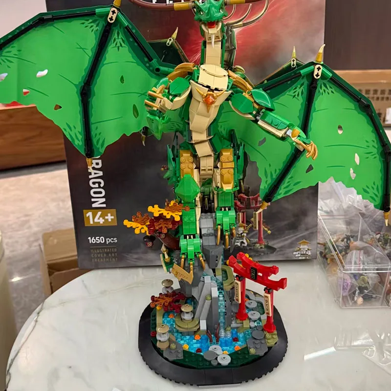 2025 BARU MOC 1650PCS Blok Bangunan Naga Penjaga Hijau Mainan Rakitan Hadiah Dekorasi Ulang Tahun Natal