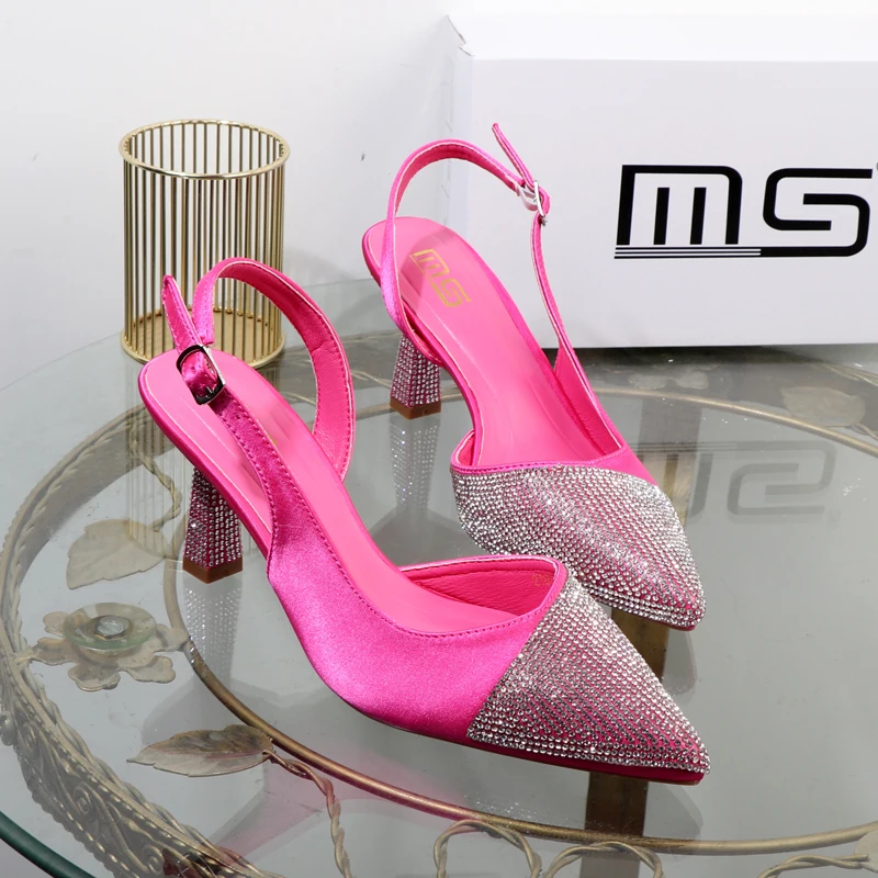 Sandali Joker a bocca poco profonda a punta 2024 nuovi tacchi a spillo con strass a punta cinturino posteriore vuoto scarpe da donna di lusso