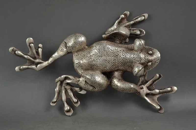 

Rare Old Decorated Handwork Tibet Silver Carving A Naughty Frog Elegant Statue