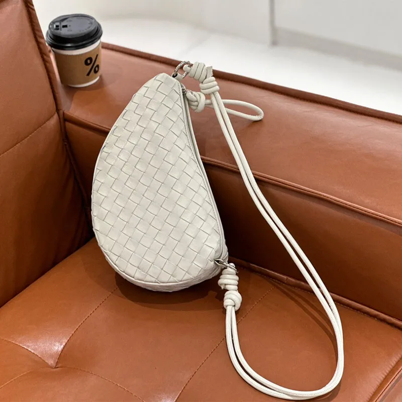2024 New Summer One Shoulder Brown Woven Bag Women Seaside Sle Retro Premium Genuine Leather Vegetable women\'s bags