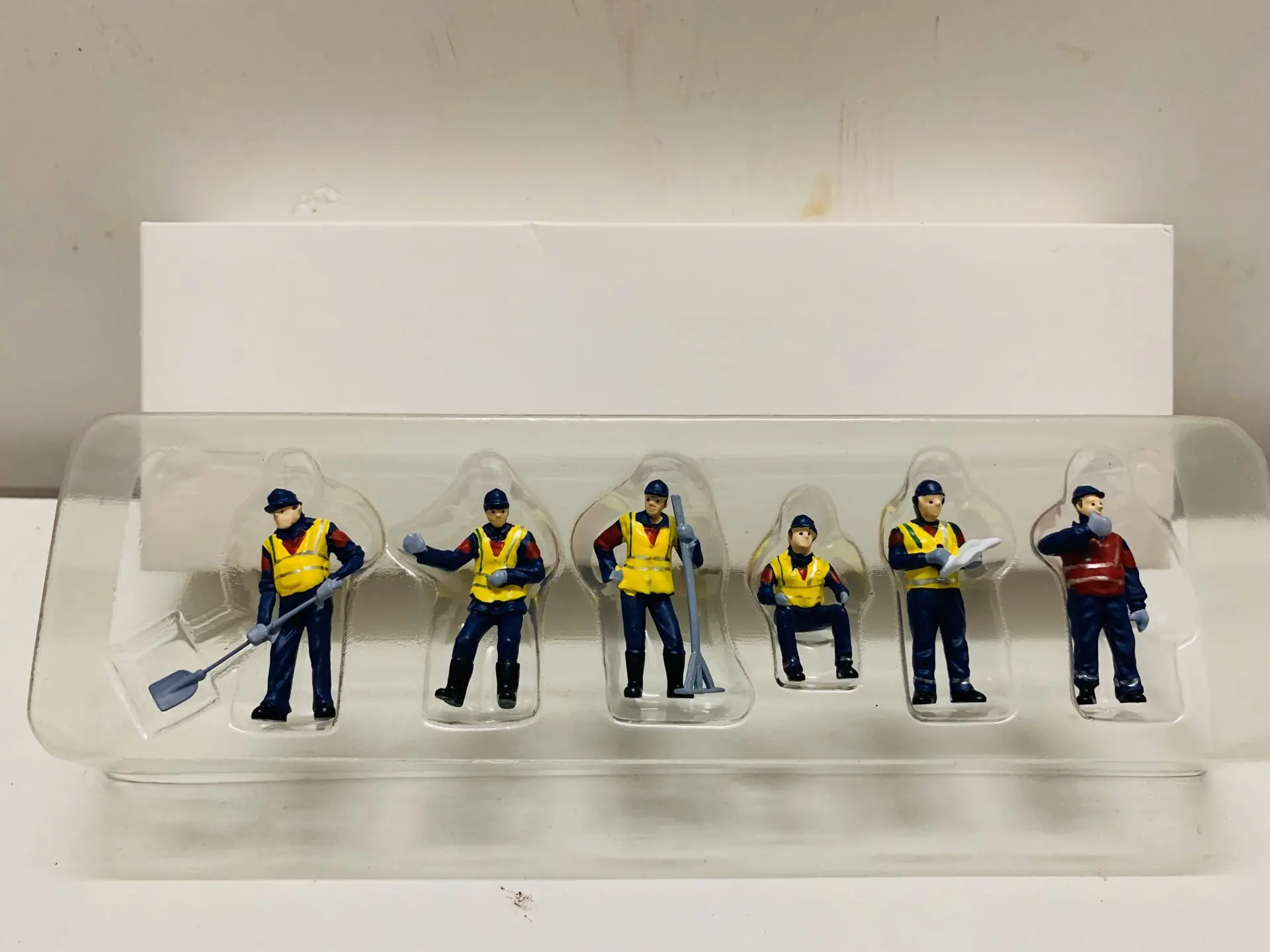 1: 50 scale plastic engineering vehicle doll worker tool model gift toy scene decoration 1.5 inches
