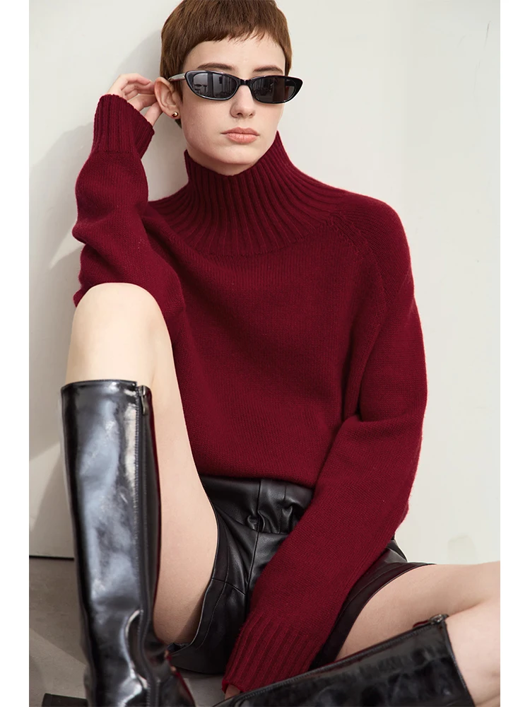 

In the winter of 2025, the new wild high-necked all-cashmere thick needle seamlessly integrated sweater blouse.
