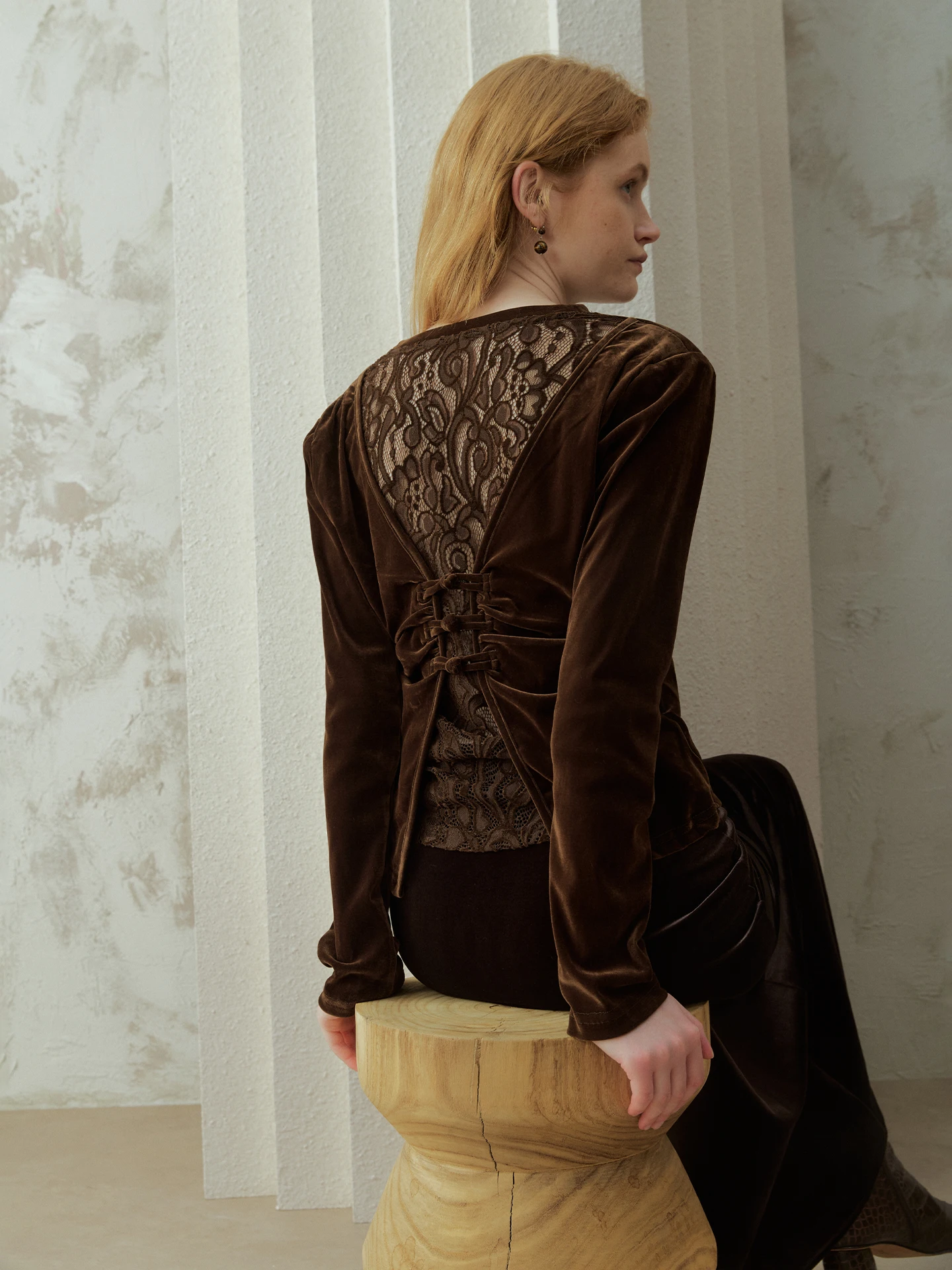 

Новая женская блузка из вельвета в китайском стиле с кружевными вставками и пуговицами, 2 цвета, длинный рукав, круглая горловина, осень-зима