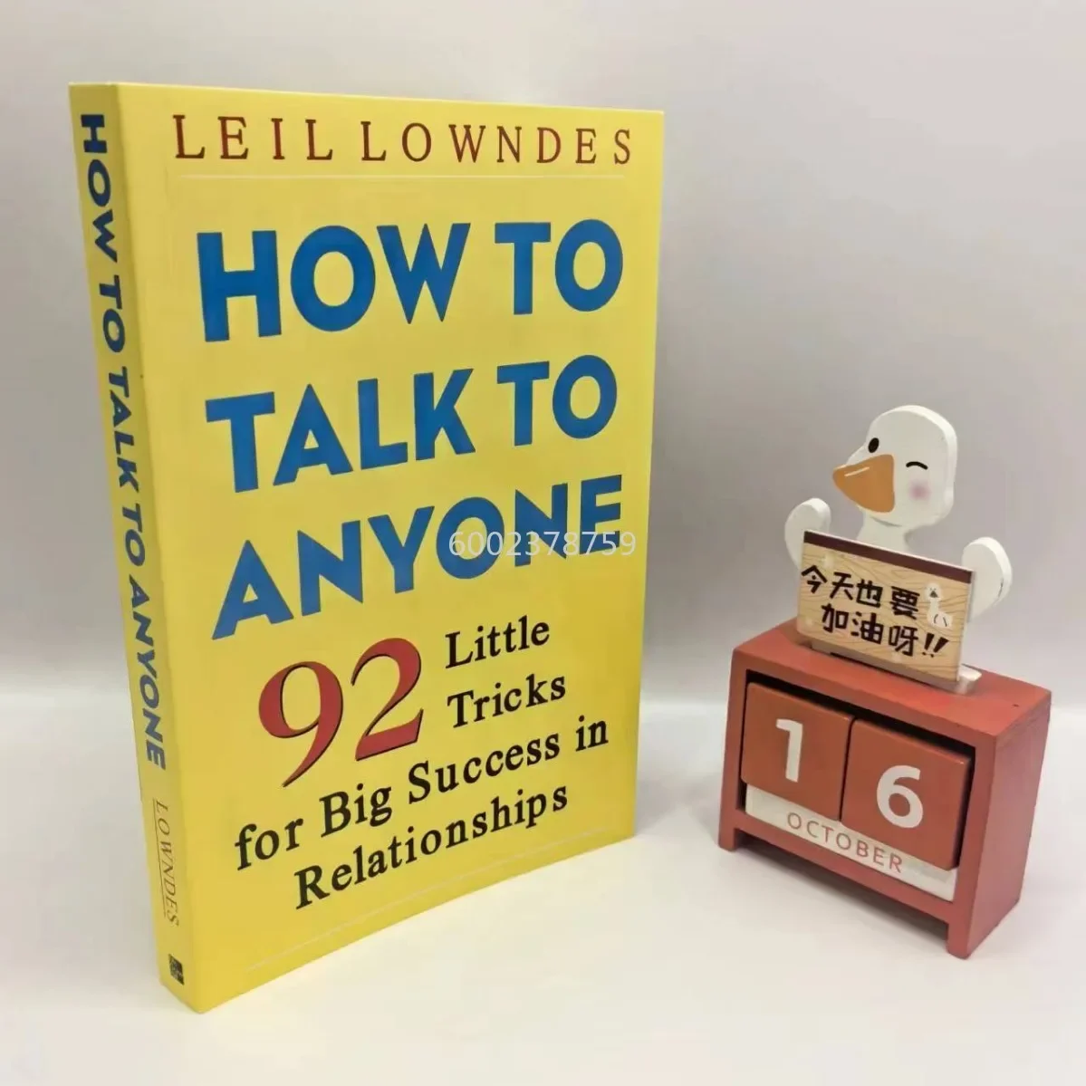 Papierbücher „How To Talk To Anyone“: 92 kleine Tricks für große Erfolg