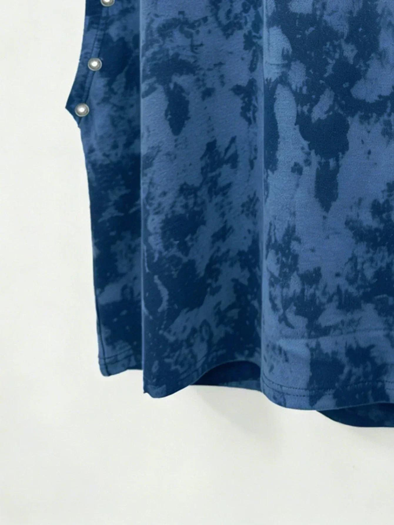 Herren Tanktop mit Batikmuster, ärmelloses Oberteil mit Imitationsperlen, Streetwear-Weste, ärmelloses T-Shirt mit grafischem Muster für Herren – Detail 11