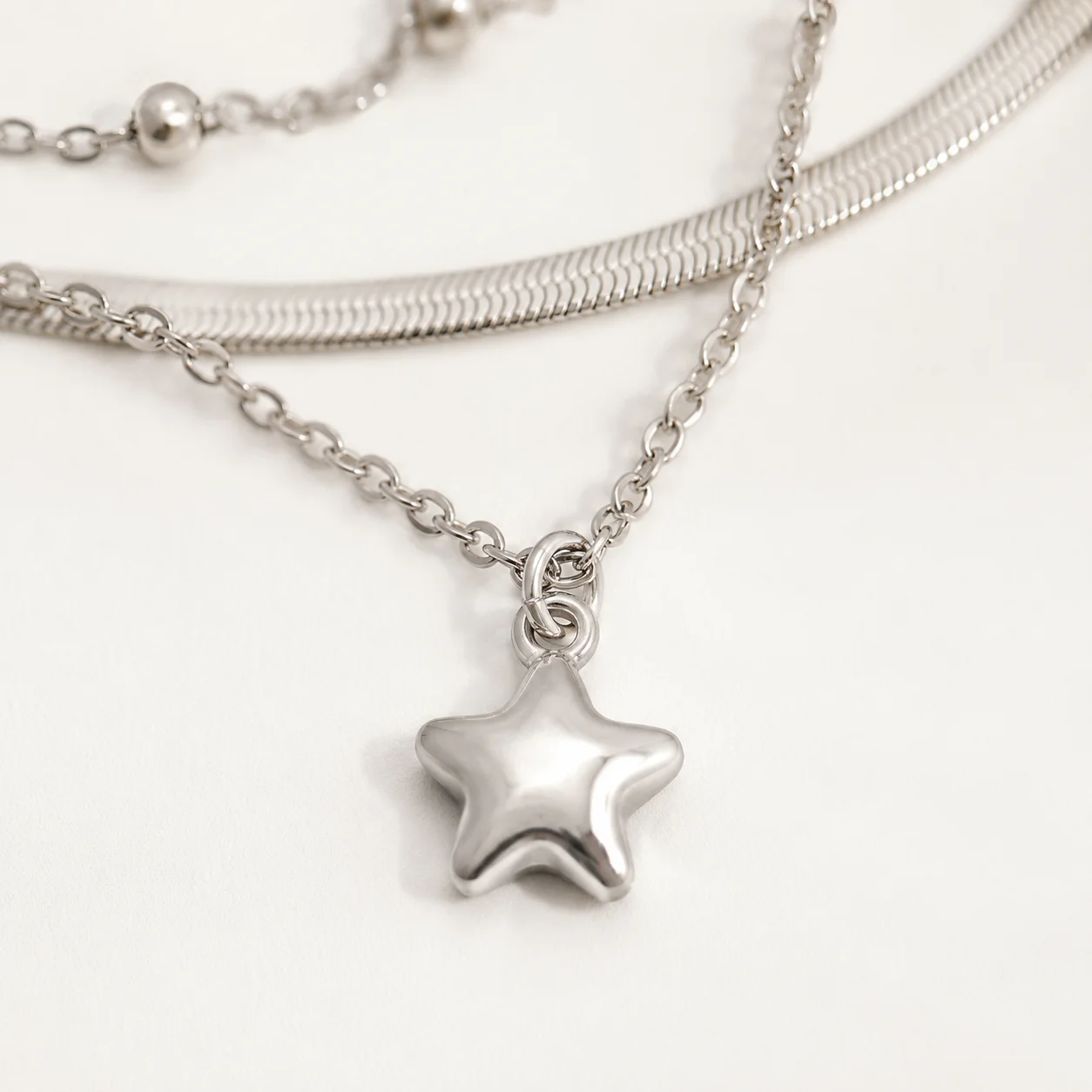 Mit Geschenkbox 3-teiliges versilbertes mehrlagiges Halsketten-Set für Damen, Sternanhänger, Perlenkette, Fischgrät-Choker, trendiges Schmuckgeschenk – Detail 10