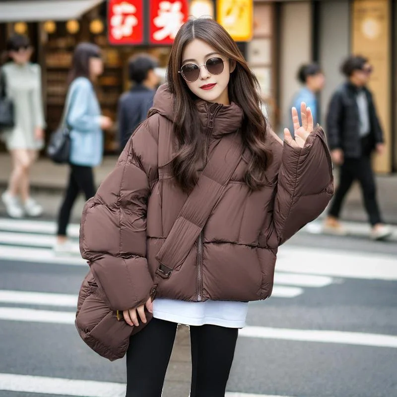 Piumini corti in piumino d'anatra bianco Capispalla larghi con borsa 2025 Nuovo piumino invernale da donna color caramello con cappuccio femminile