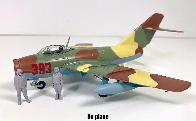 Modellbausatz aus Druckgussharz im Maßstab 1:48, nördlich-koreanische Piloten, Set mit 2 Figuren, muss selbst zusammengebaut und bemalt werden, kein Flugzeug enthalten.