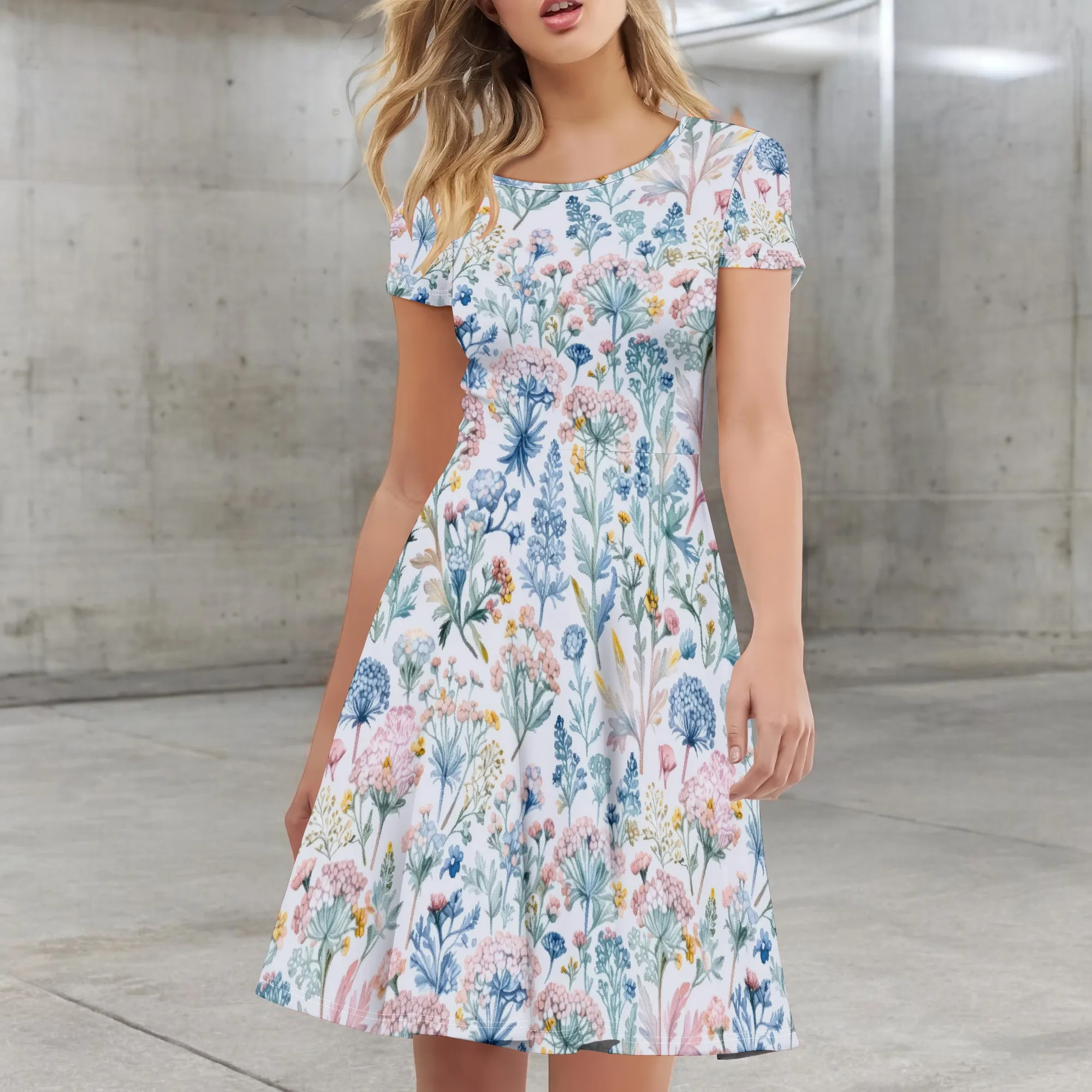 ชุดเดรสเสื้อยืดฤดูร้อนลําลองของผู้หญิงแขนสั้นชุดสวิงพร้อมกระเป๋า