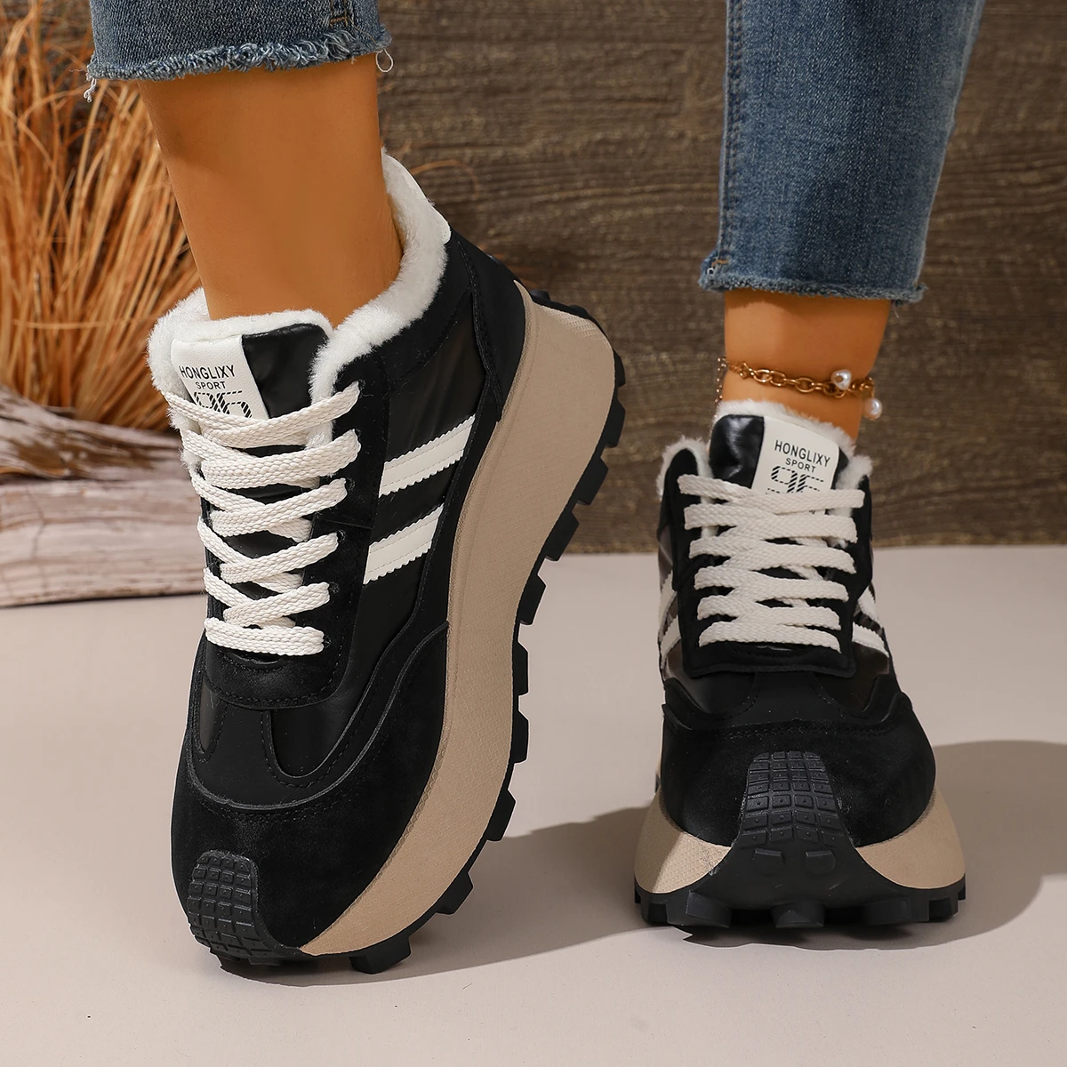 أحذية نسائية قطنية بنعال سميكة في الخريف والشتاء، أحذية رياضية ترفيهية وأحذية مخملية دافئة وغير قابلة للانزلاق.