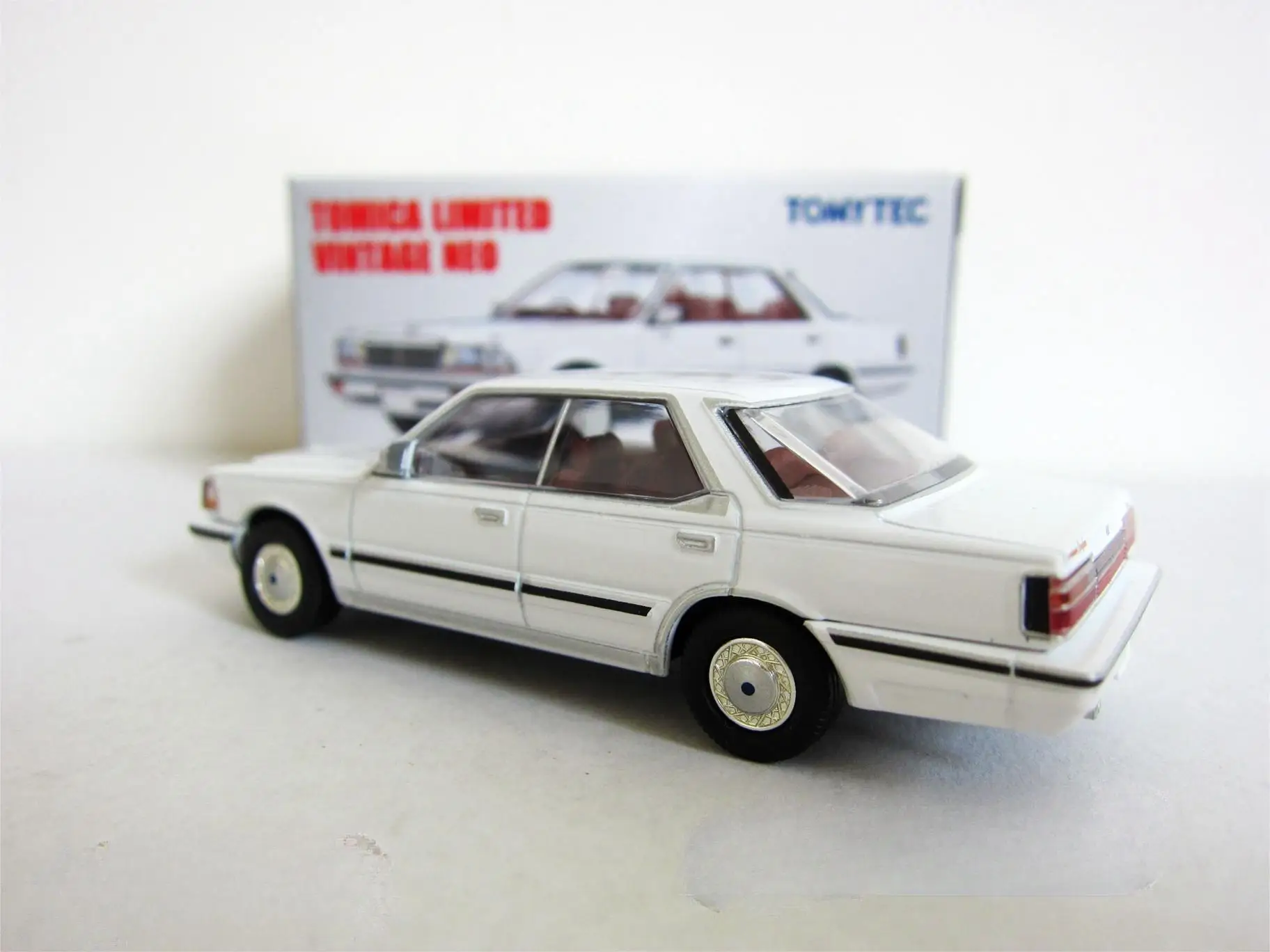 Tomytec-modelo de coche Tomica TLV 1/64, LV-N150a, NISSAN, GLORIA V30, BROUGHAM, de aleación fundida a presión, para regalo