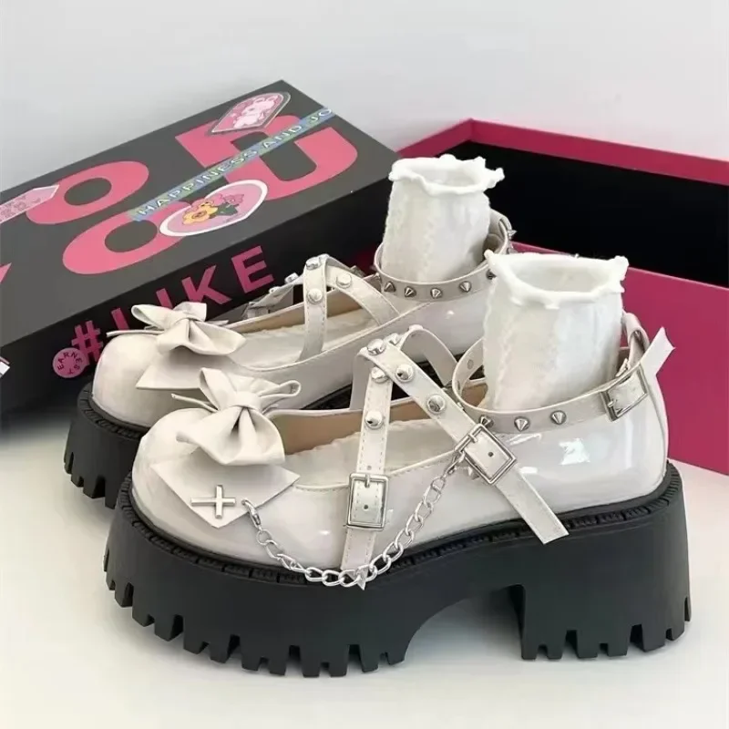 Scarpe da donna 2024 caviglia-wrap tacchi alti da donna décolleté con plateau papillon rivetto catena tacco quadrato fibbia cinturino scarpe da donna