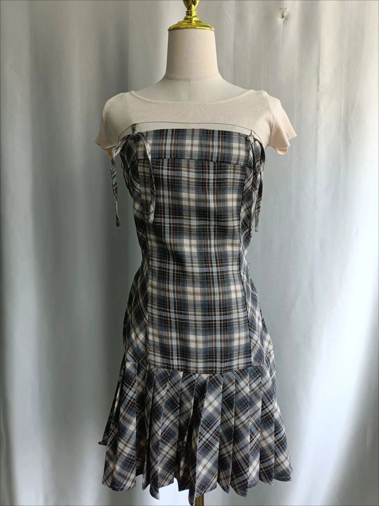 

Kuzuwata New Sweet Plaid Show Waist Sling Dress Hollow Out Solid Short Smock Japan Student Fresh Preppy Style Gentle Two-pieces