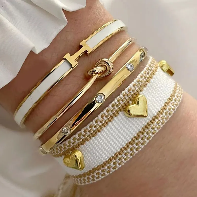 หัวใจ Studded สร้อยข้อมือ Vintage สร้อยข้อมือผู้หญิงแฟชั่นแขนซ้อนเครื่องประดับ