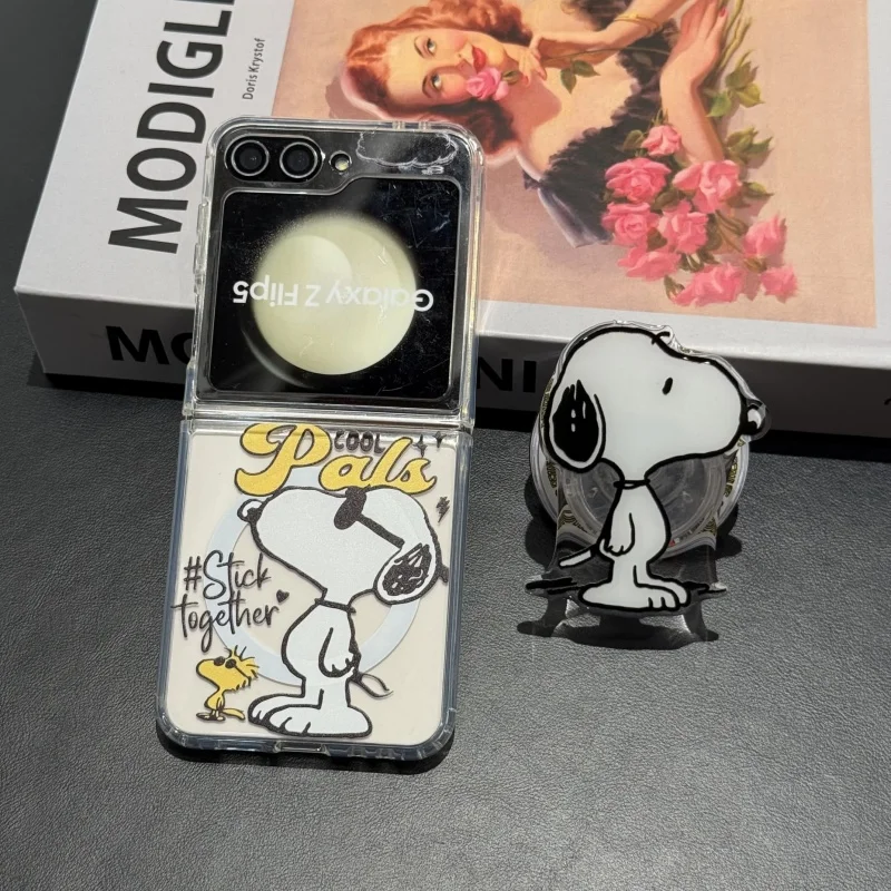 

Cute cartoon peanut Snoopy Love Heart Folding Magsafe Wireless Charge Case For Samsung ZFlip 3 4 5 6 ZFlip7 Funny Magnetic stand