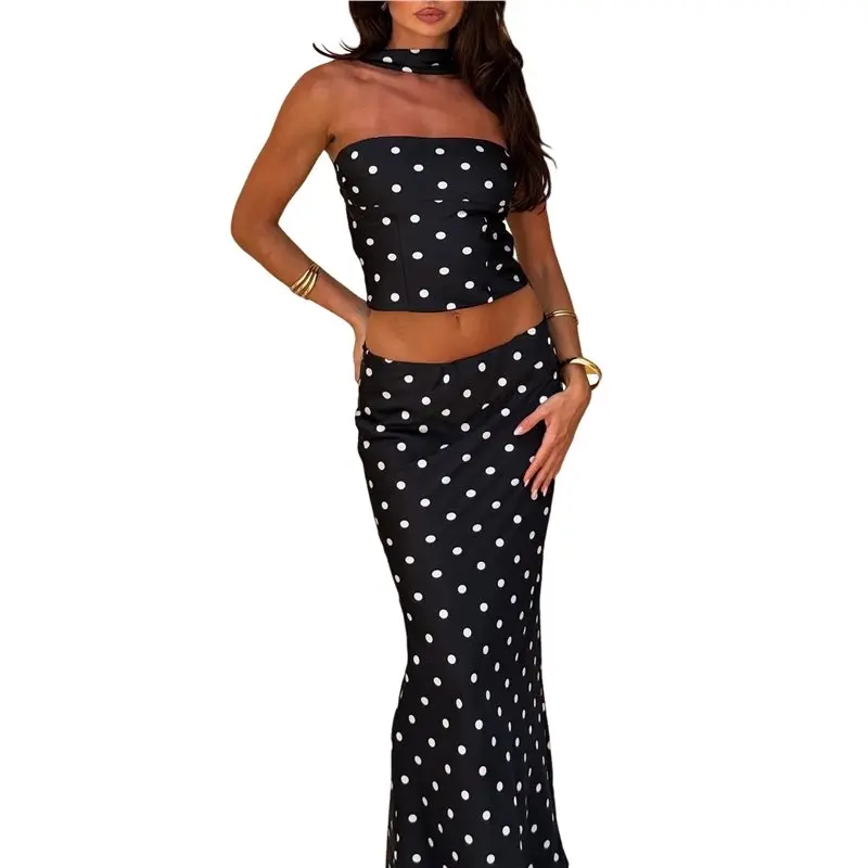 

Женский летний комплект из двух предметов: макси-юбка и топ-бюстье без бретелек. Наряд для выхода в свет. Черный, размер L.