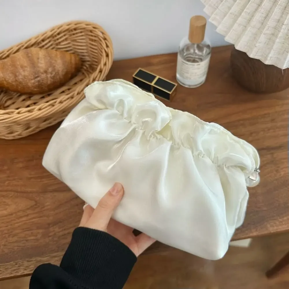 حقيبة مكياج سحابة جديدة مع حقيبة مستحضرات تجميل محمولة بسحاب متعددة الوظائف ذات سعة كبيرة حقيبة أدوات الزينة للسفر