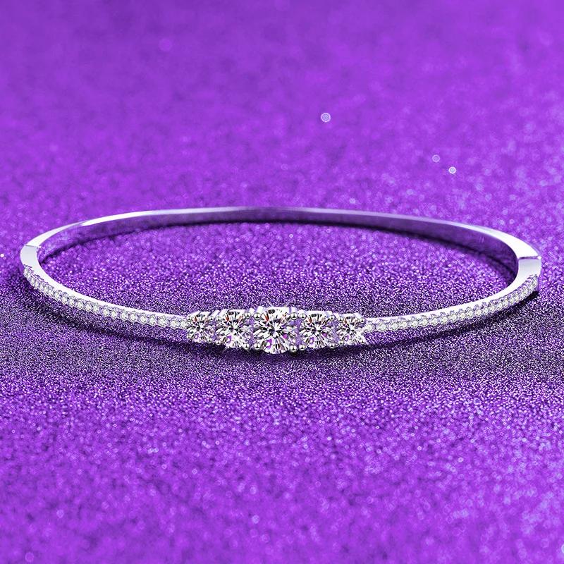 

S925 Silver White Gold Plated 1.3CT D Color Moissanite Five-Star Continuous Bangle Bracelet for Women, Exquisite Jewelry.