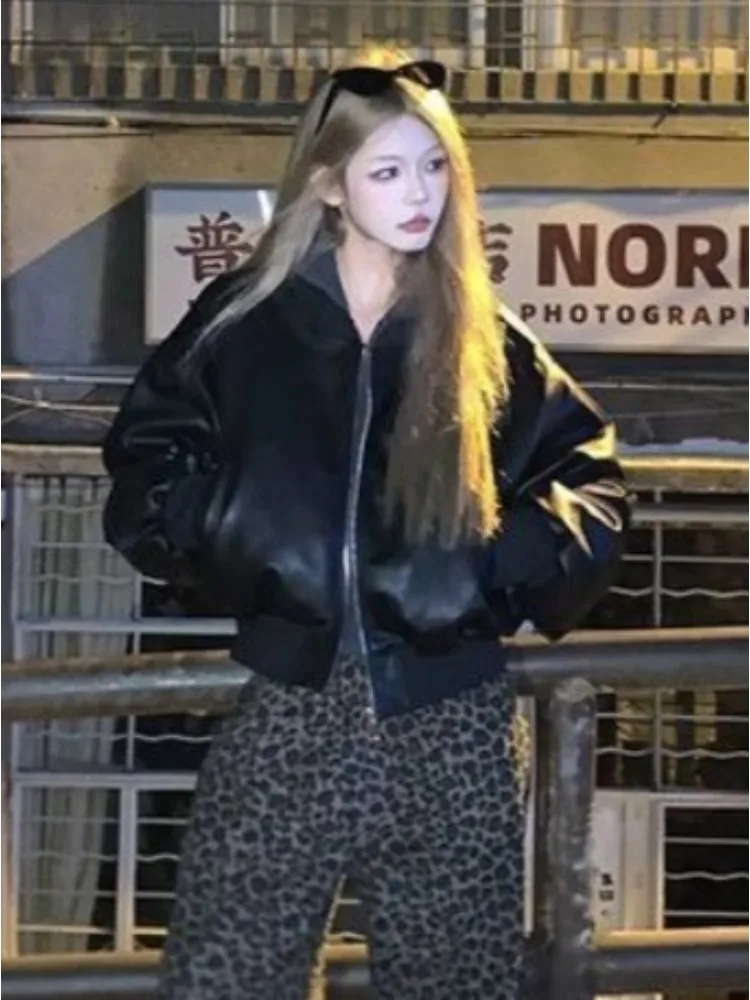 黒の韓国風モトレザージャケット レディース パンクスタイル ハイストリートファッション レザージャケット 女性用 2025年夏 カジュアル ルーズ ジッパーコート