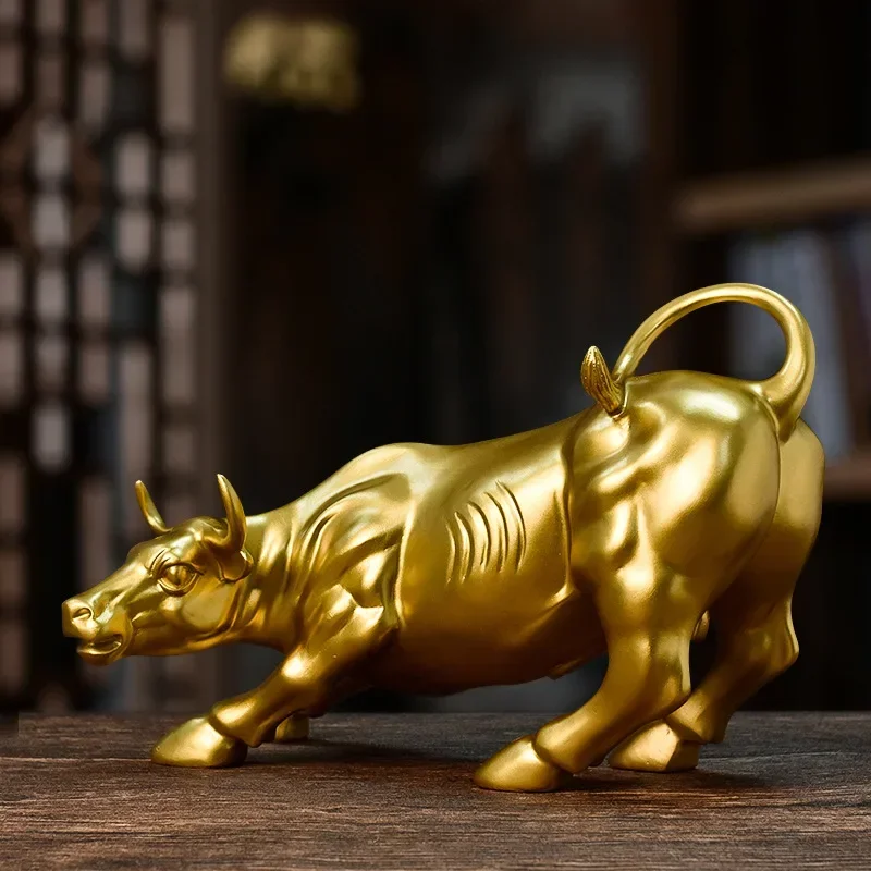 

Golden Bull Ornament Wall Street Charging Bull Statue Quality Resin Decorative Accessory Wealth Forture Power Symbol