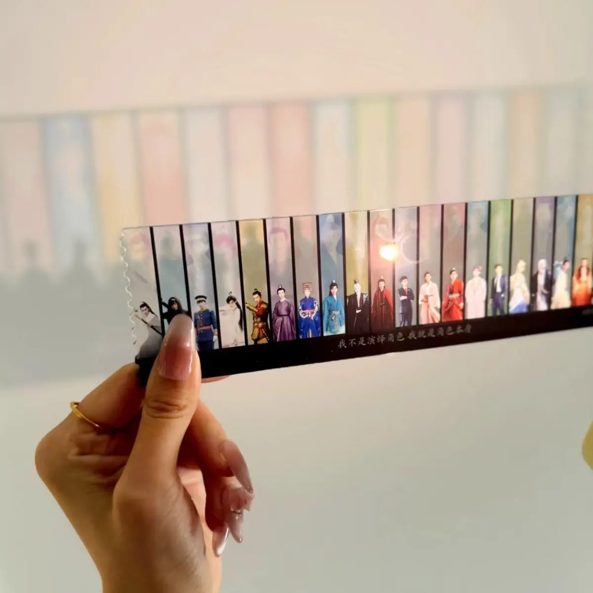 بطاقة شفافة من الأكريليك ذات نافذة ملونة مبتكرة "I Am the Character's True Self". التقاط صورة للتحقق من إعطاءها