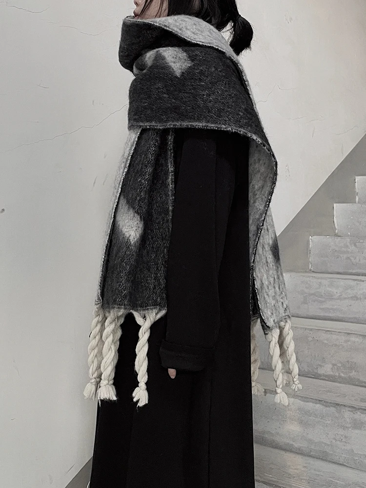 [EAM] Women Gray Fried Dough Twists Tassel Keep Warm Thick Scarf New Long Personality Fashion Tide Autumn Winter 2024 31A0097