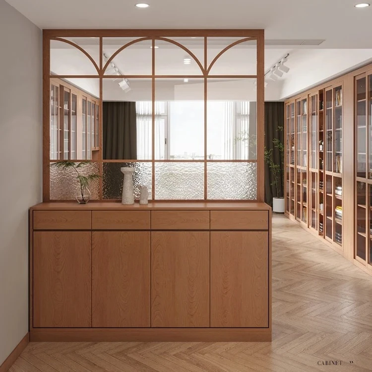 

и древний французский шкаф для обуви, интегрированный в дом, обращенная дверью, входной шкаф, перегородка из стекла в стиле ретро.