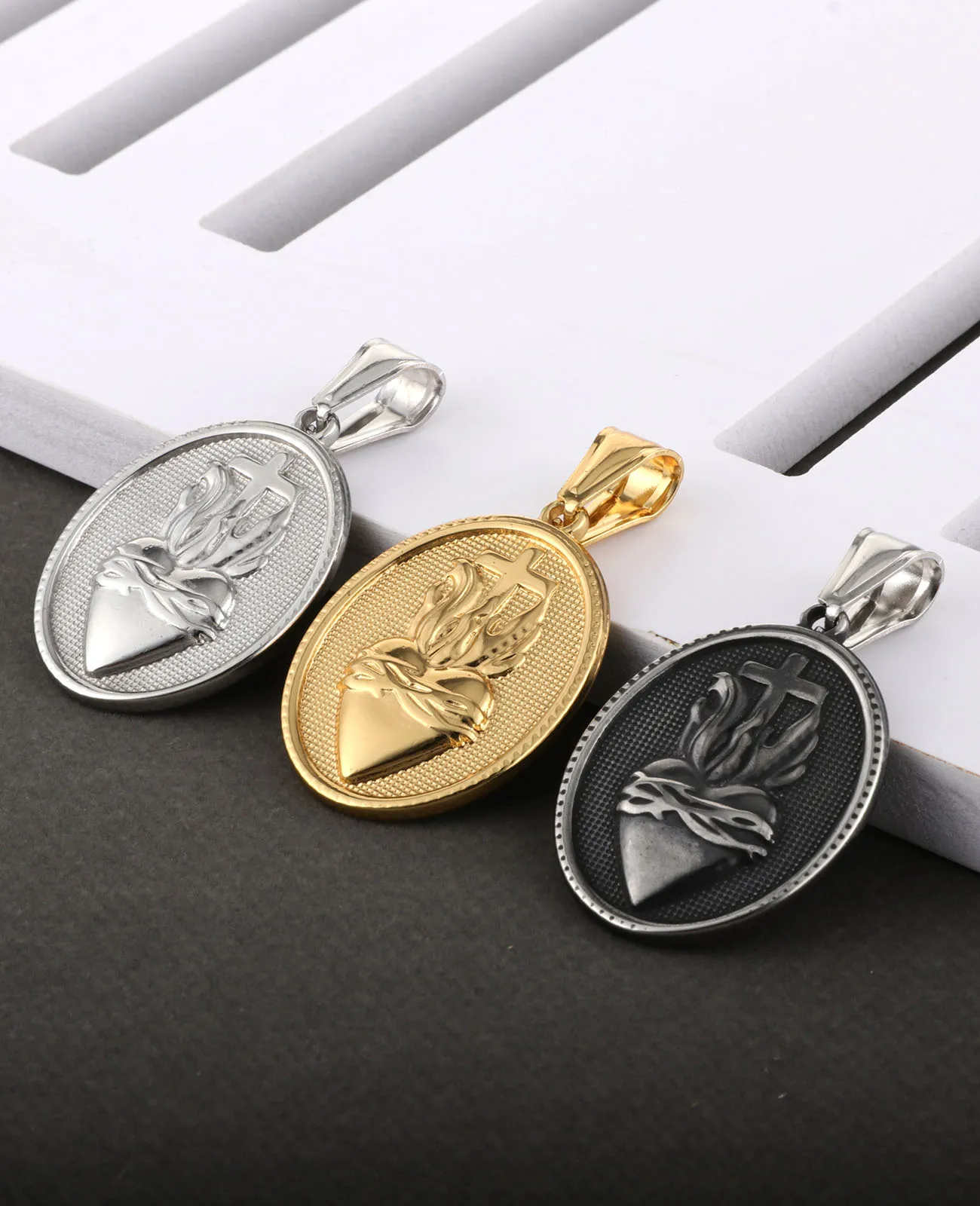 Diyalo 3 ألوان تميمة القلب المقدس ميدالية الفولاذ المقاوم للصدأ ميدالية قلادة عقد دي اي واي مجوهرات الدينية هدايا تذكار