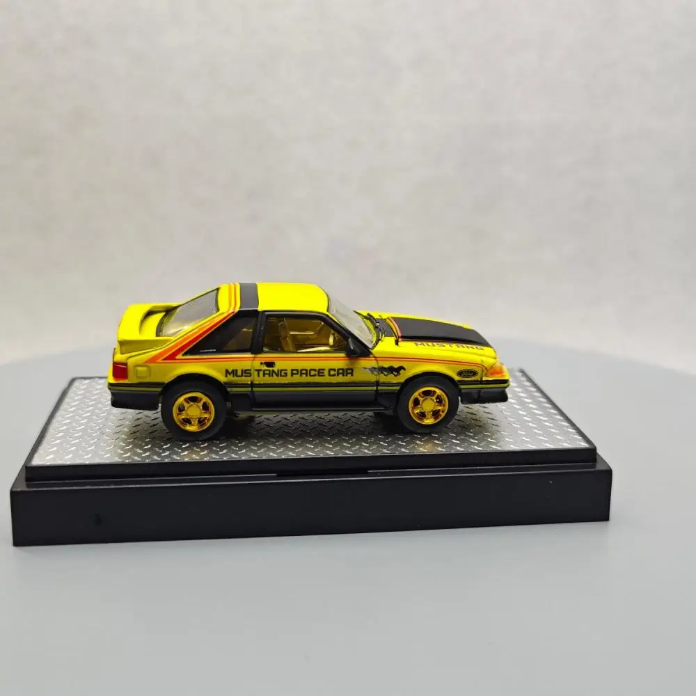 M2 Machines 1/64 1987 Ford Mustang GT-Custom Gold hub  Die-cast alloy car model collection display child gift