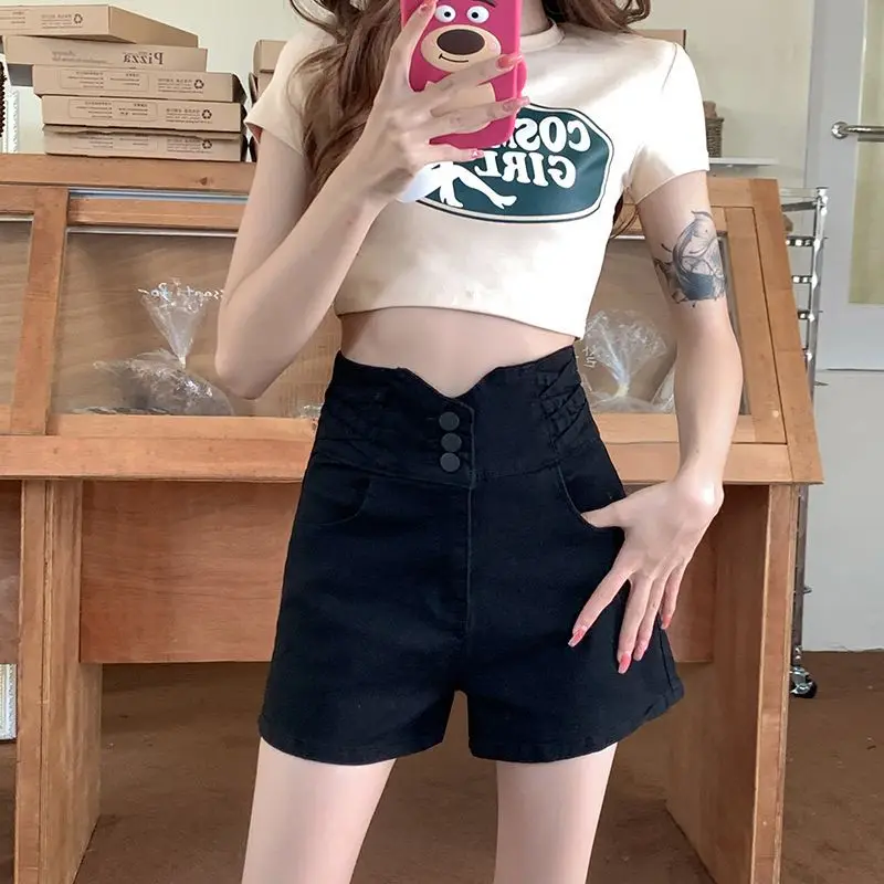 

Three-button denim shorts in black2025New elastic versatile slim-fit hot pants for women in spring, high-waisted and slimming