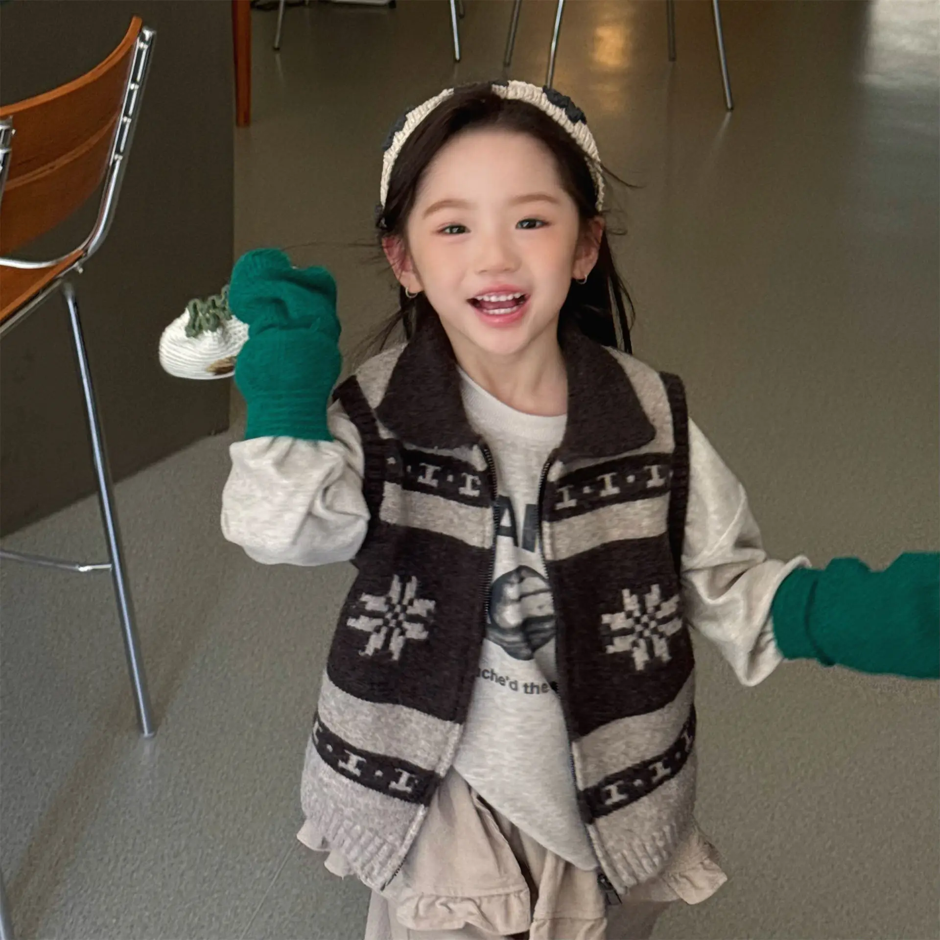 

2025 Autumn New Children Sleeveless Knitted Vest Boys Sweater Girls Lapel Vest Coat Baby Casual Zipper Cardigan Kids Knitwear