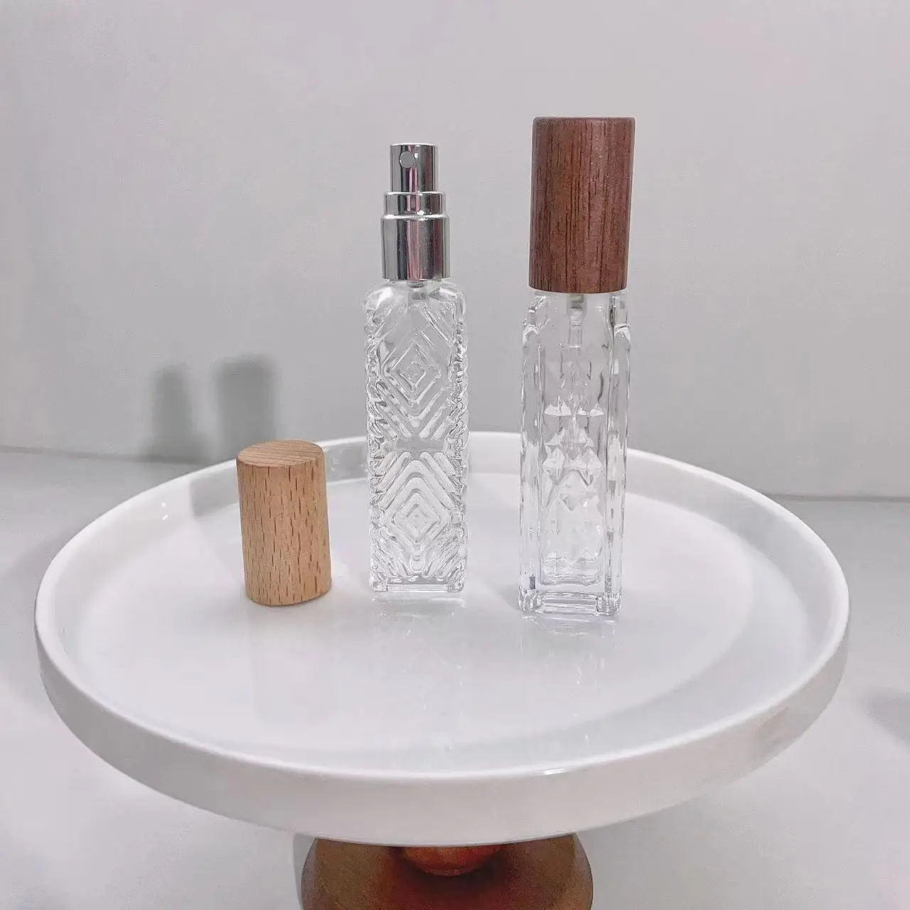 Transparent Glass Spray Bottle Beech Lid Liquid Perfume Sample Split Bottle Empty Container Storage Organizer