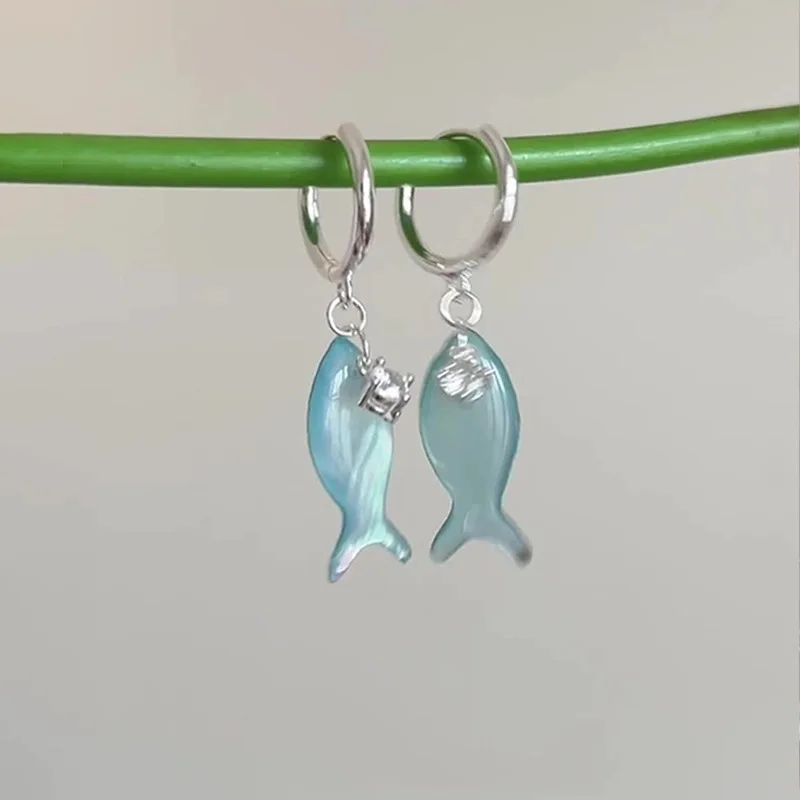 Pendiente de Oreja con Forma de Pez Esmaltado en Color Menta Mambo para Mujer, Estilo Retro, Simple, Elegante, Tono Plateado, Ligero, Premium, Versátil para Uso Diario