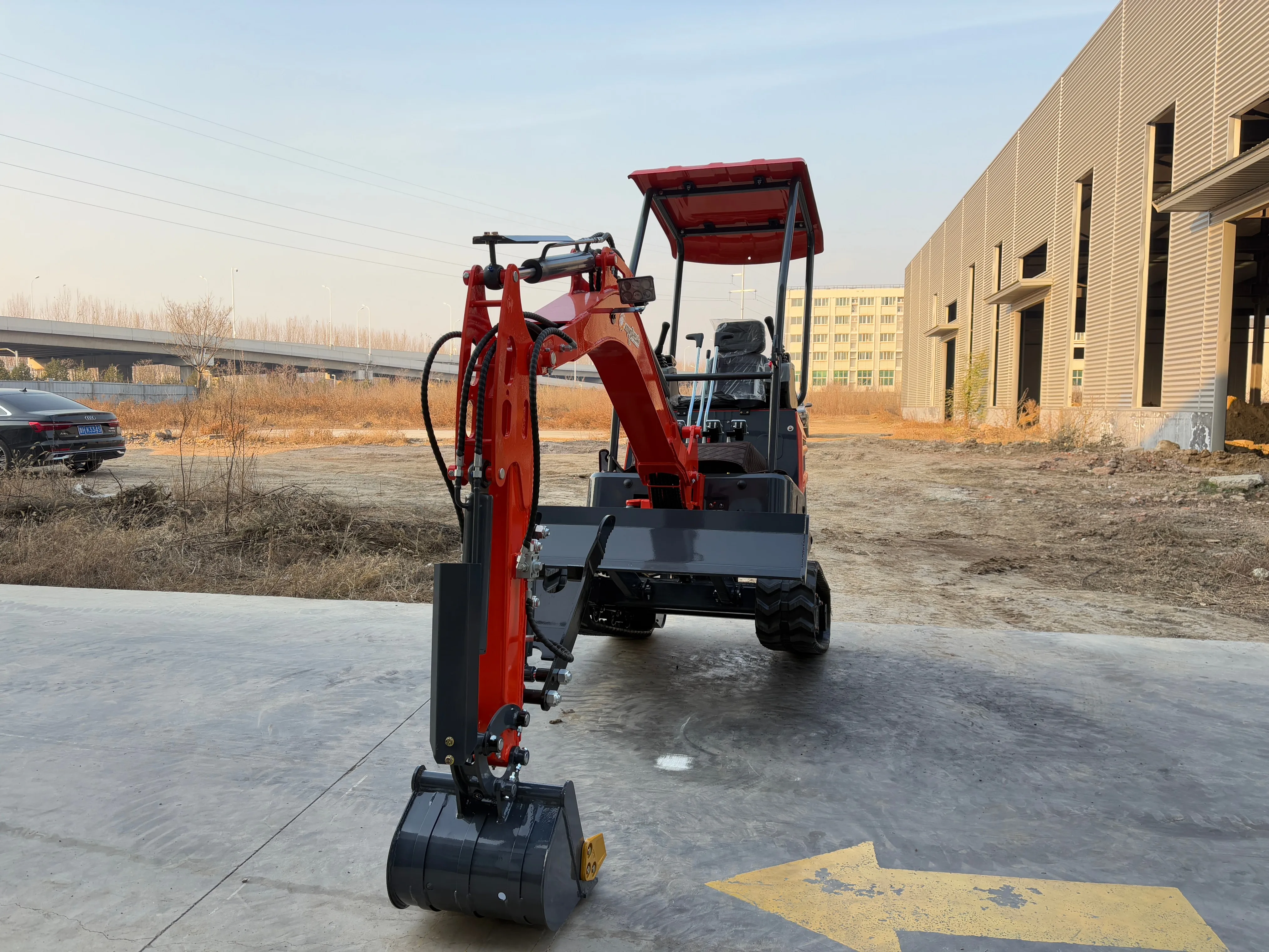 

Индивидуальный мини-экскаватор 1,8 тонны, боковая поворотная стрела, телескопическая гусеница для плотного пространства, индивидуальное строительное оборудование EPA/CE