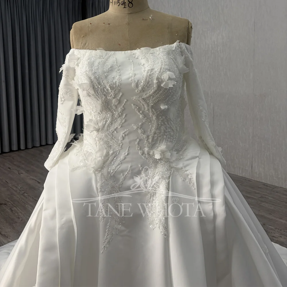 긴 소매가 있는 플러스 사이즈 끈이 없는 웨딩 드레스 레이스업 백 아플리케 비즈 장식 스팽글 맞춤형 신부 가운