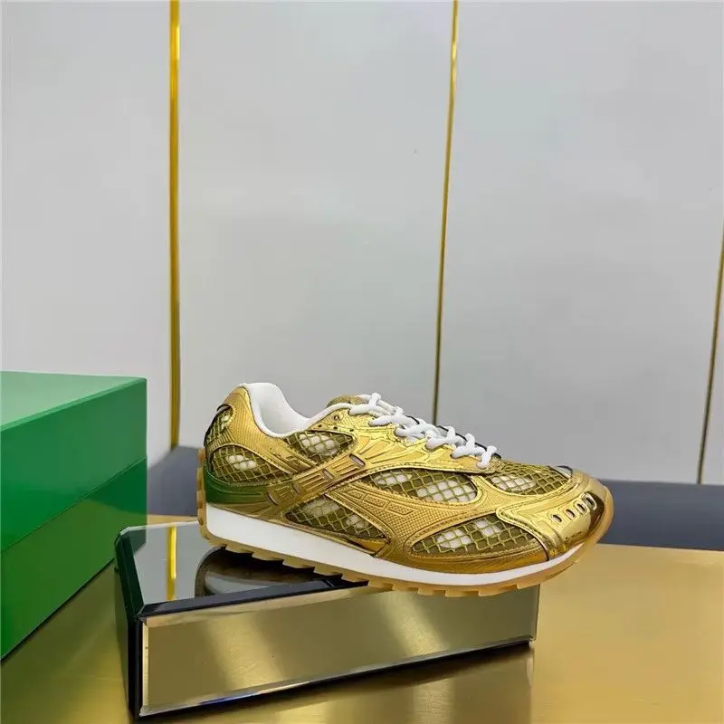 

Designers' New Low-top Silver Casual Shoes for Men and Women, High-quality Breathable Casual Sports Shoes for Men and Women.