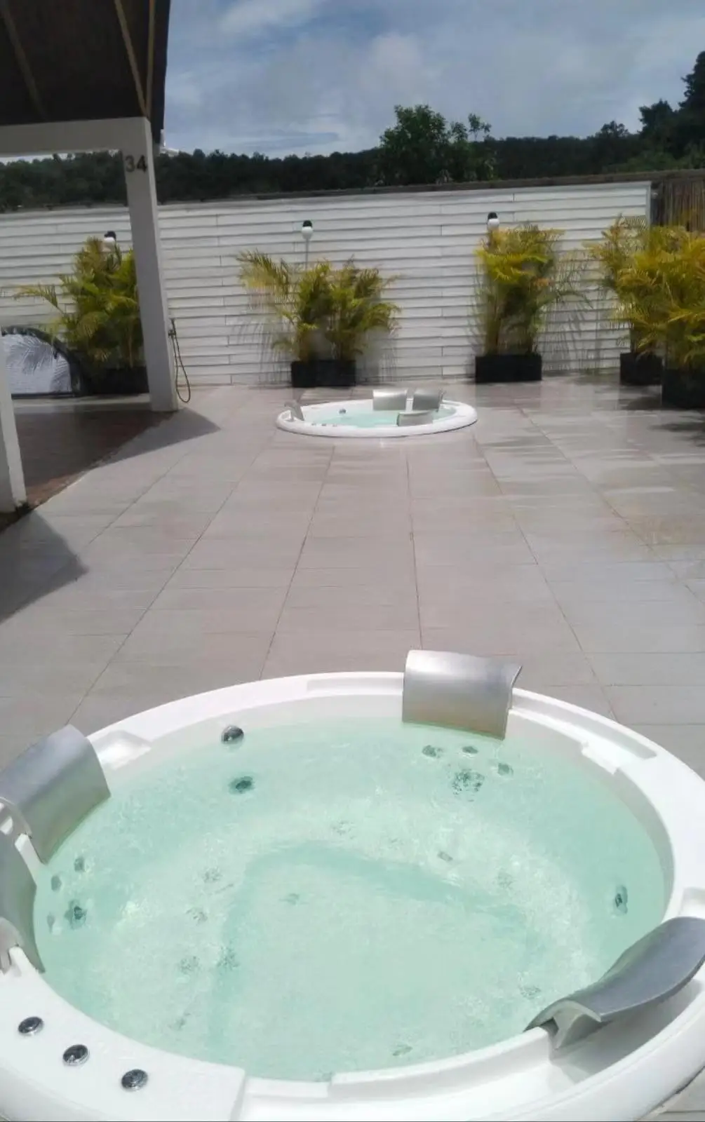 Chinese Bathroom Bathtub Indoor 2 Person Yacuzzi Acrylic Jetted Massage Hottub Modern Round Jacossi
