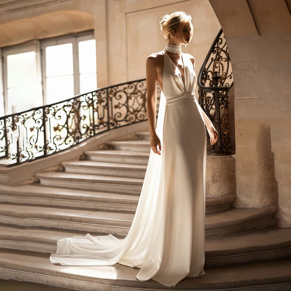 Halter Deep V Satin Wedding Dress Backless Long Train Minimalist Sleeveless Elegant Bridal Gown Simple Beach Wedding Party Dress