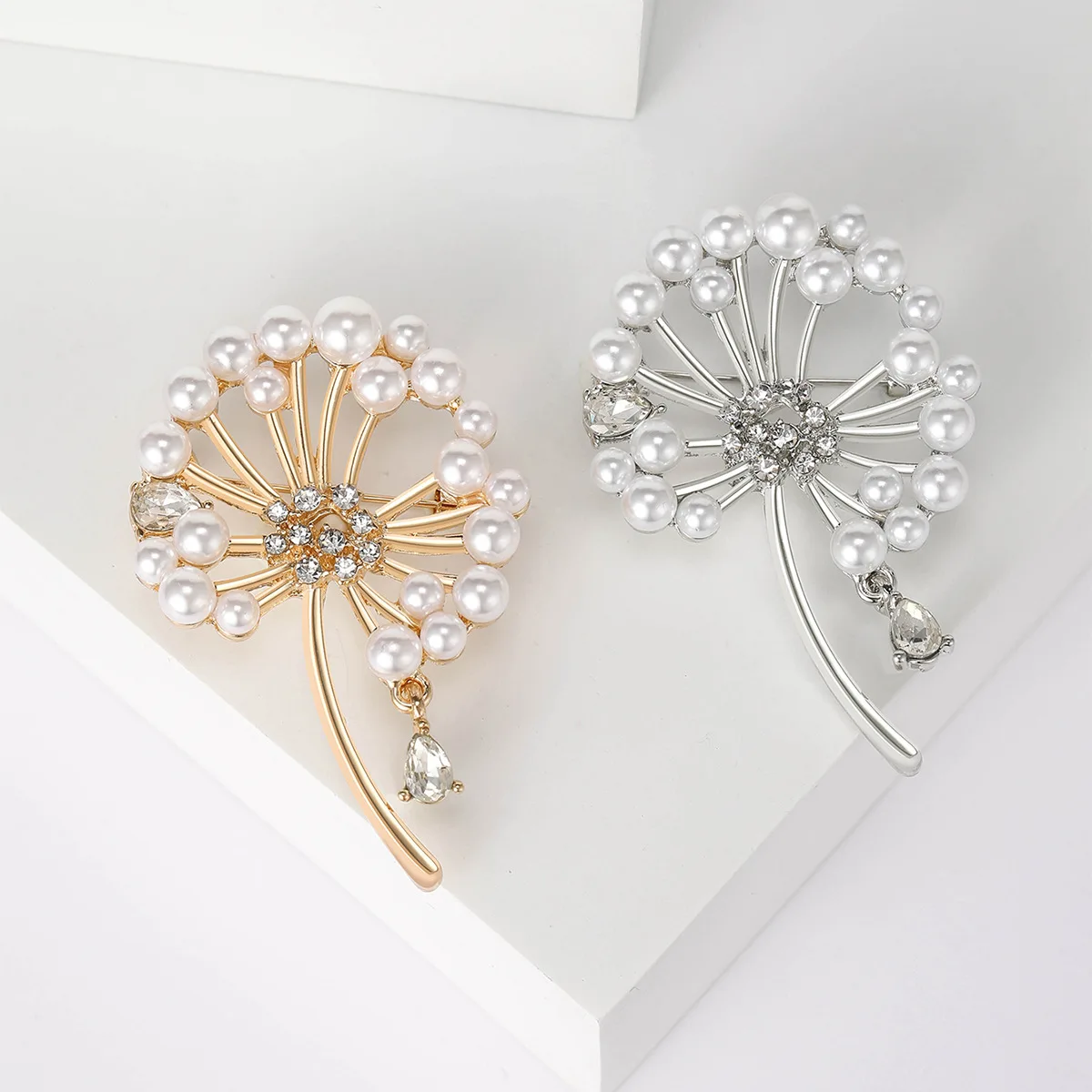 Rhinestone Dandelion Brooch For Women Unisex Fashion Pearl Plant Pin 2 Colors Available Clothing Accesories High Quality New