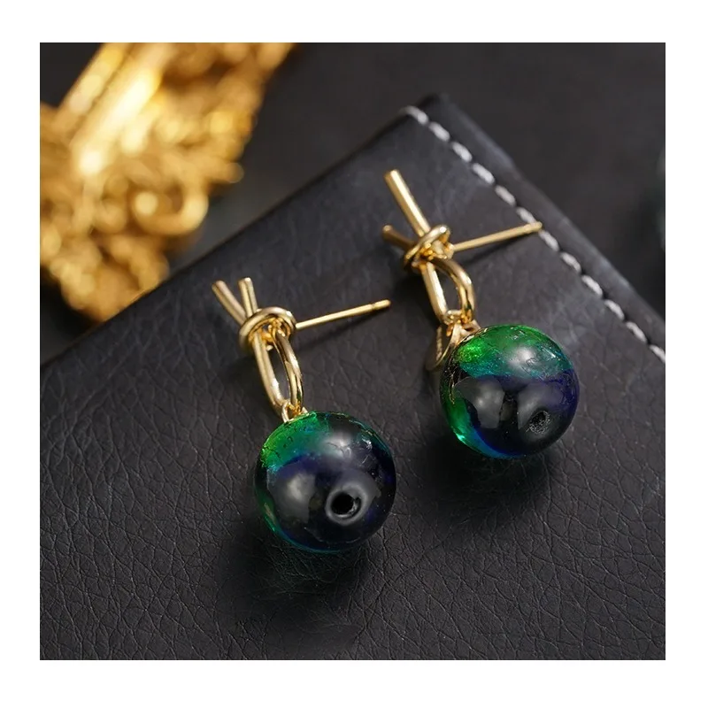 

Personality Trend Glazed Gypsy Star Fashion Symphony Round Light Luxury White Earrings Earrings Exquisite