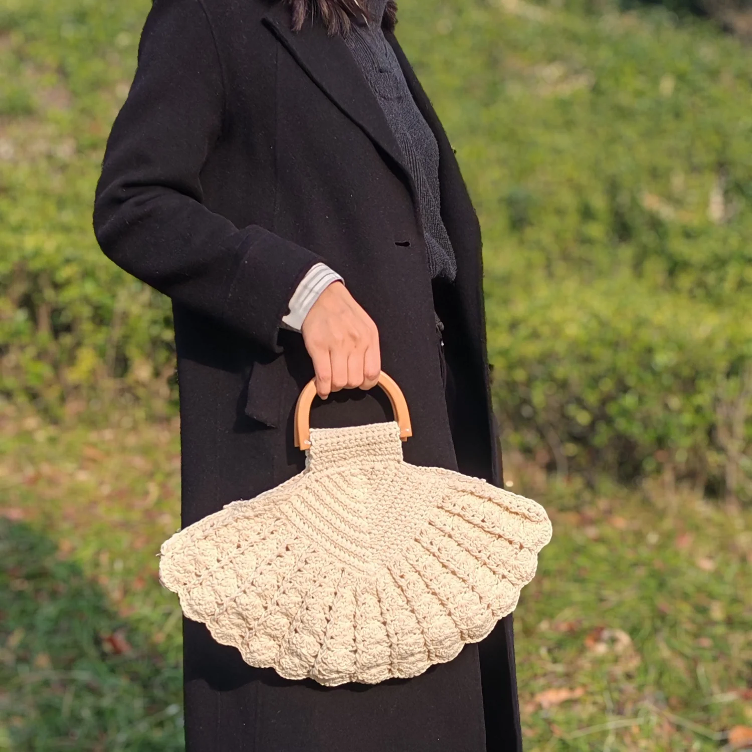 

Crochet Shell Shape Bag Femme with Resin Handbag Handle Ladies All-Match Clutch bag Crochet Bag Purse