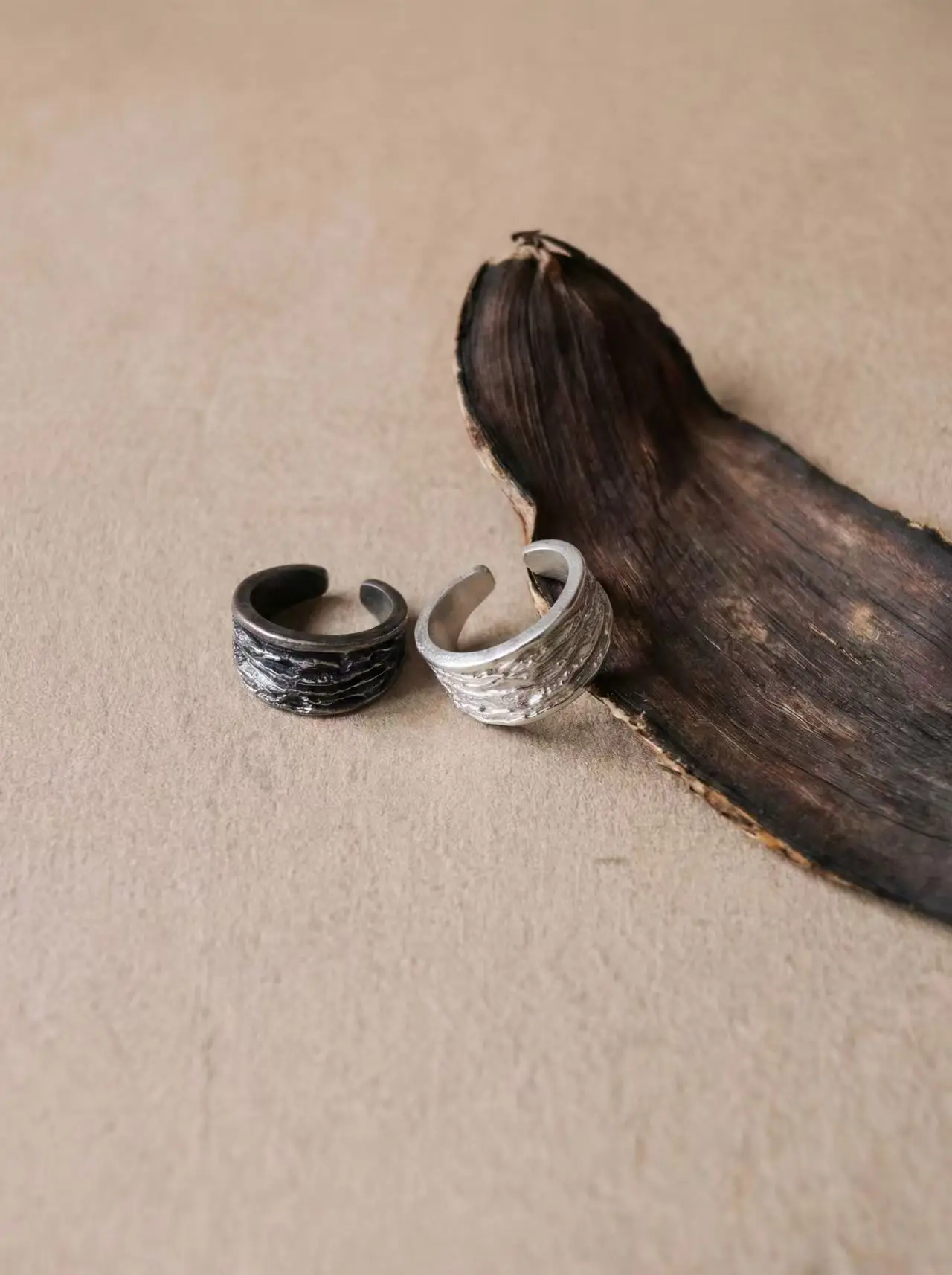 

Ree Counter Hand Forged 925 Silver Vintage Black Silver Wide Open Ring Texture Layered Metal Craft Unisex Casual Fashion Jewelry