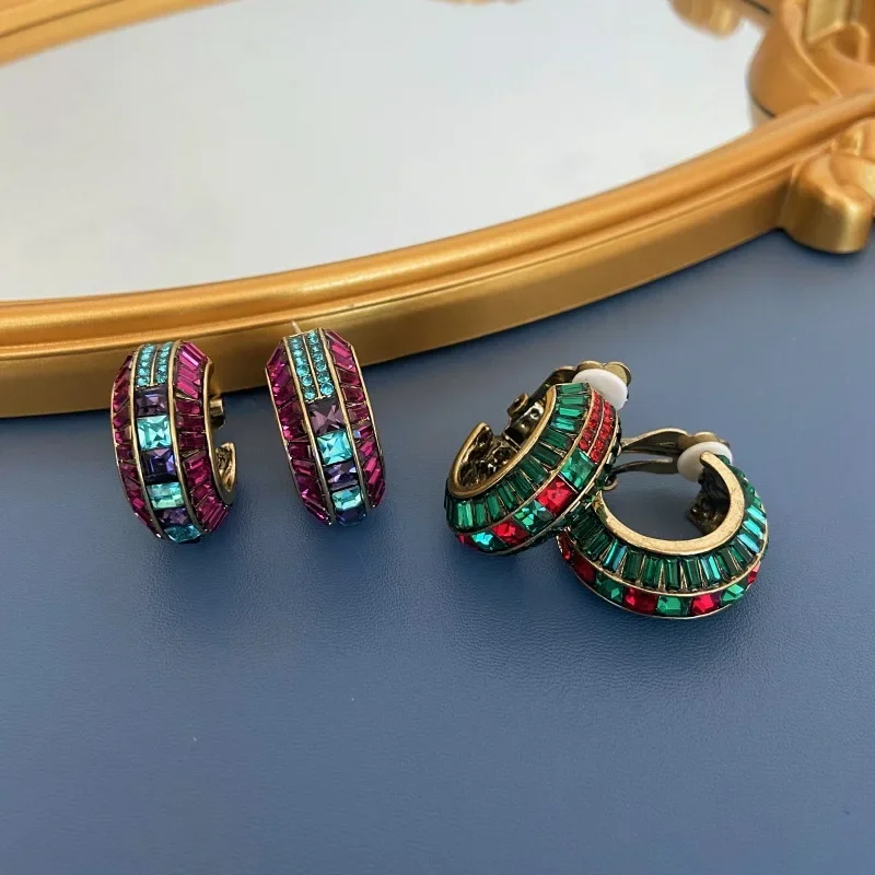 

Vintage Circle set with red and green court style earrings without piercing elegant premium ear clips