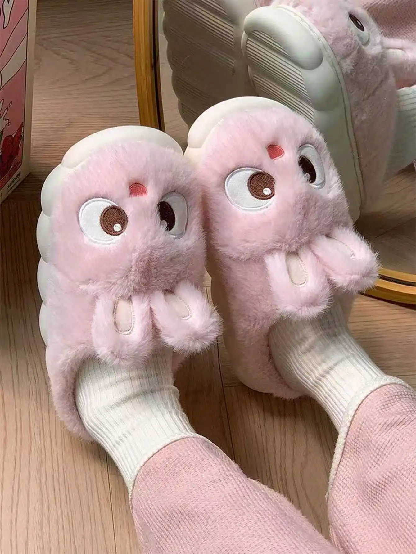 

2026 New style cartoon animal cute rabbit slippers, women's slippers, anti-slip, warm and comfortable winter slippers, plush sli