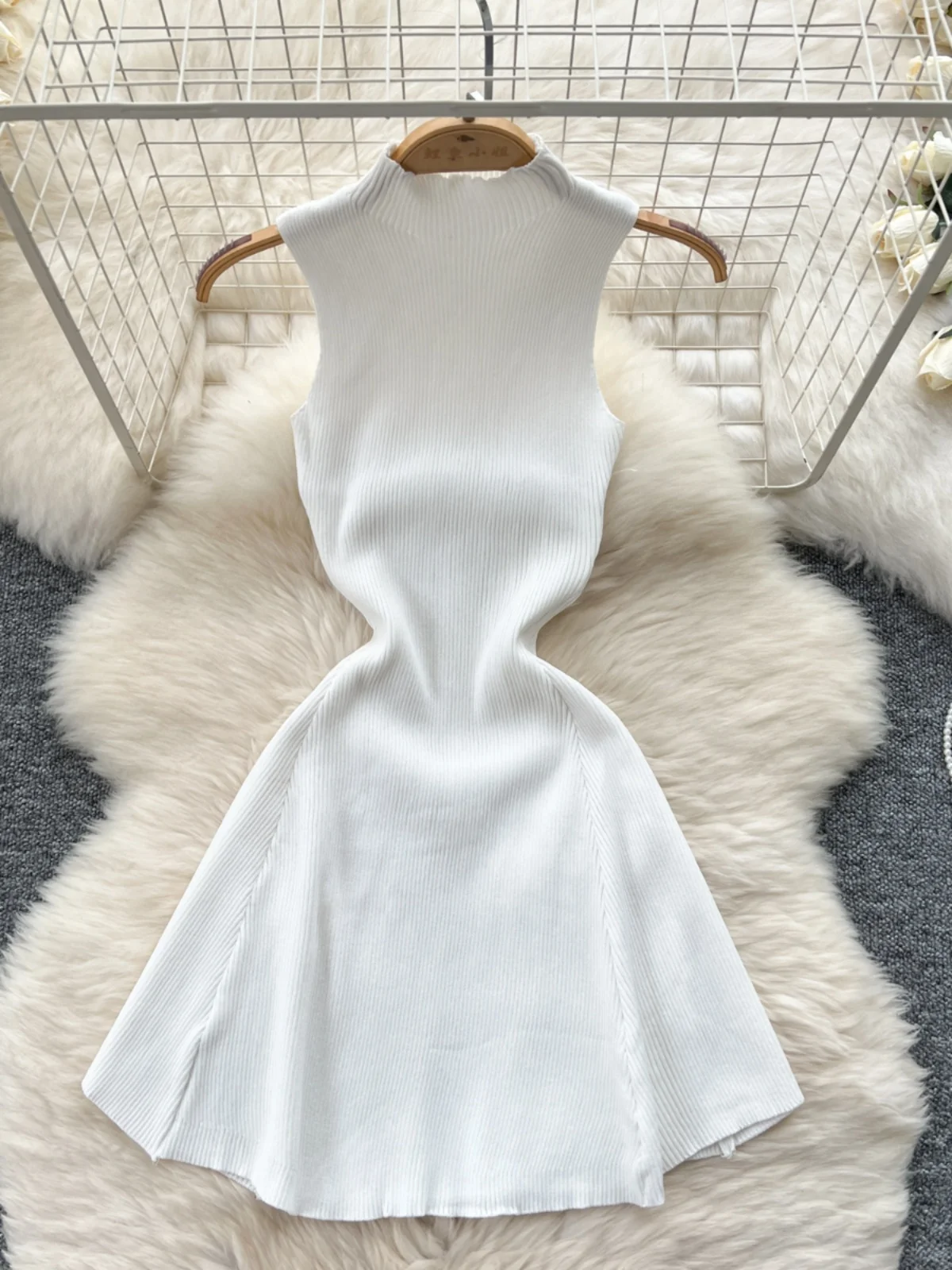 Foamlina Dea Abito in maglia ingombrante in vita 2025 Abito estivo slim fit con collo alto senza maniche A-Line Mini xshort Abito da ufficio con data