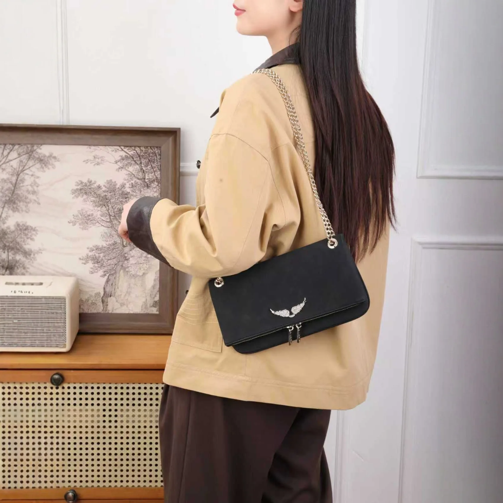 

Новая вечерняя сумка-клатч 2026 года с кристаллами в парижском стиле, съемная, на плечо и в руку, европейский шик, тонкий минималистичный дизайн