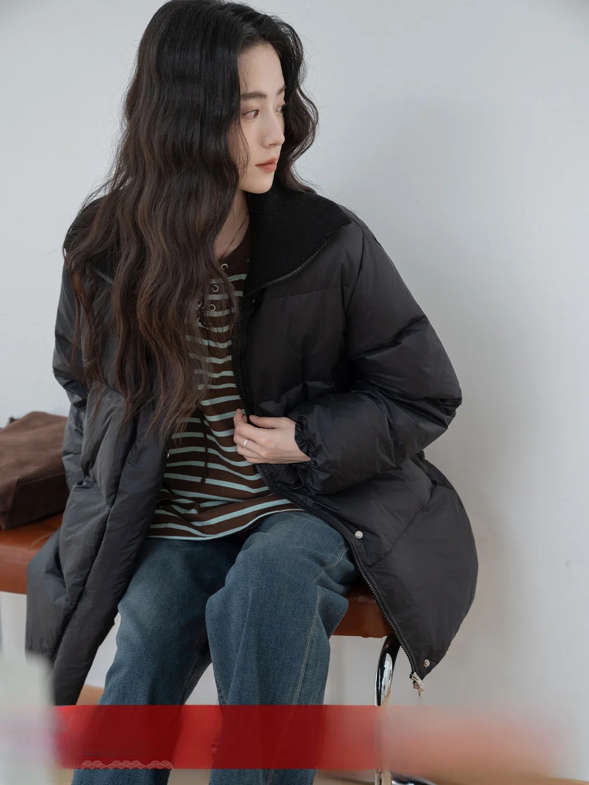 

Женская утепленная куртка MoZa Bla ort Puffer Jaet, новая коллекция осень-зима 2025, теплая, с белым пуховым воротником, корейский стиль, прямой крой.