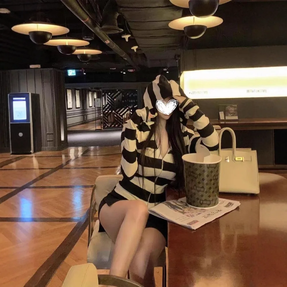 

Женский длинный вязаный кардиган с капюшоном на молнии, модный корейский стиль, раннеосенний, в полоску, для повседневной носки