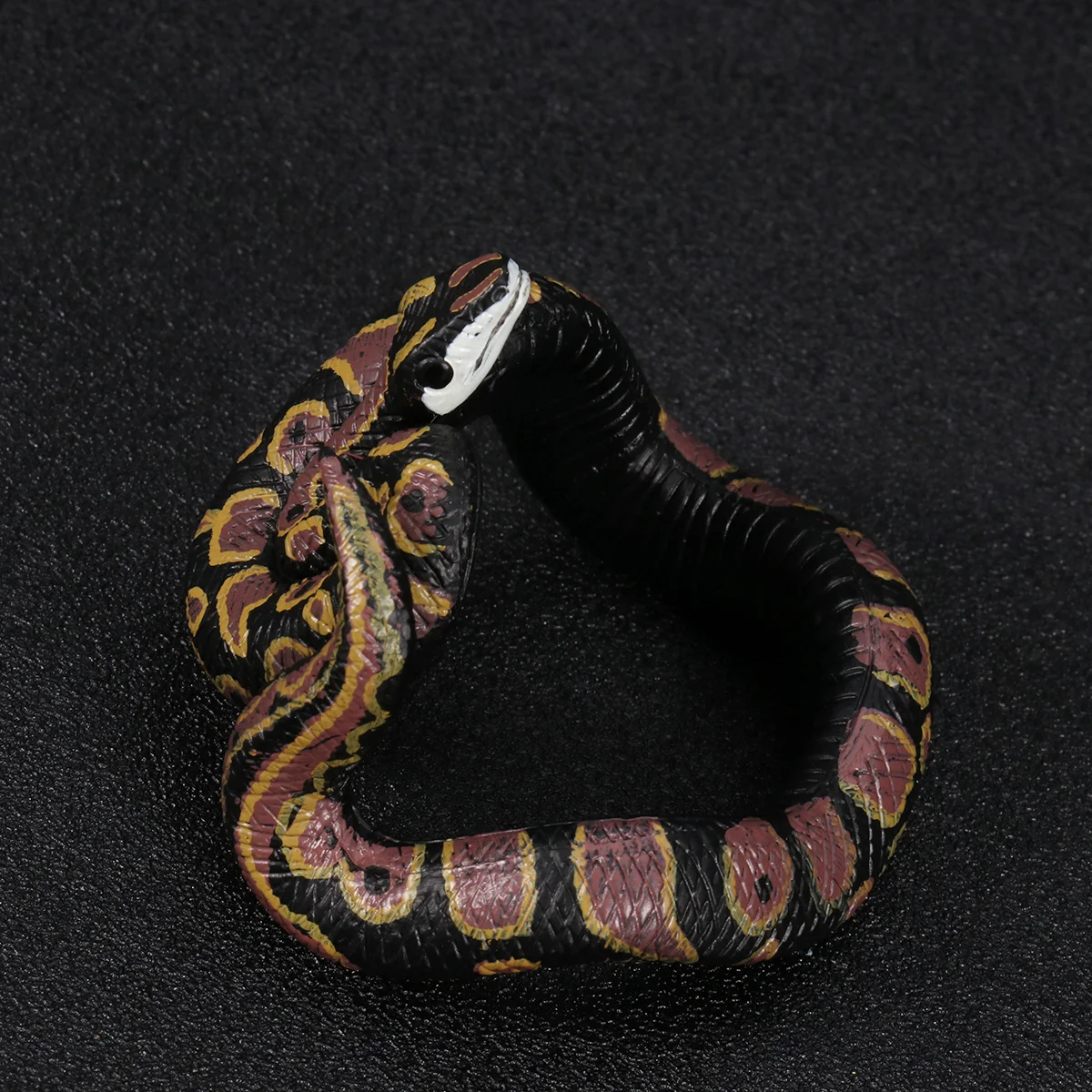 Halloween Toys Kids Wrist Leash Childrens Tricky Snake Prank Figurine Creepy Fake